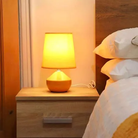 Ferienhaus Cheerful 2 Bedroom Residential - Free Parking Leeds (West Yorkshire)