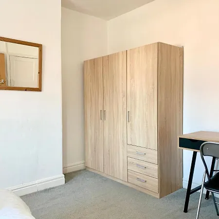 Cheerful 2 Bedroom Residential - Free Parking Ferienhaus *