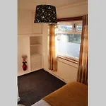 Cheerful 2 Bedroom Residential - Free Parking Holiday home