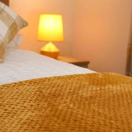 Cheerful 2 Bedroom Residential - Free Parking * Leeds (West Yorkshire)