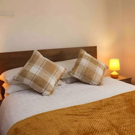 Cheerful 2 Bedroom Residential - Free Parking