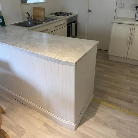 Cheerful 2 Bedroom Residential - Free Parking