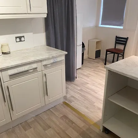 Cheerful 2 Bedroom Residential - Free Parking Feriehus