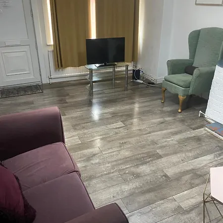 Cheerful 2 Bedroom Residential - Free Parking * Leeds (West Yorkshire)