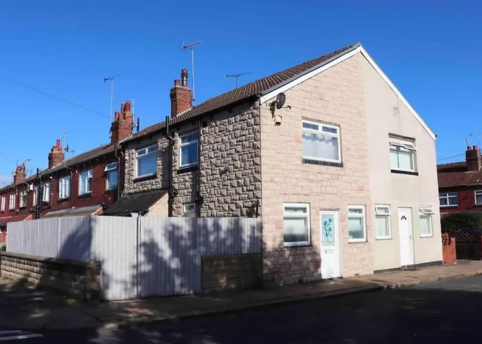 Holiday home Cheerful 2 Bedroom Residential - Free Parking Leeds (West Yorkshire)