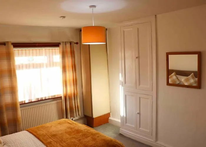 Cheerful 2 Bedroom Residential - Free Parking Leeds (West Yorkshire)