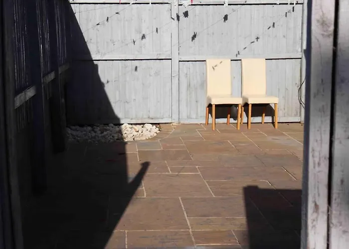 Holiday home Cheerful 2 Bedroom Residential - Free Parking *