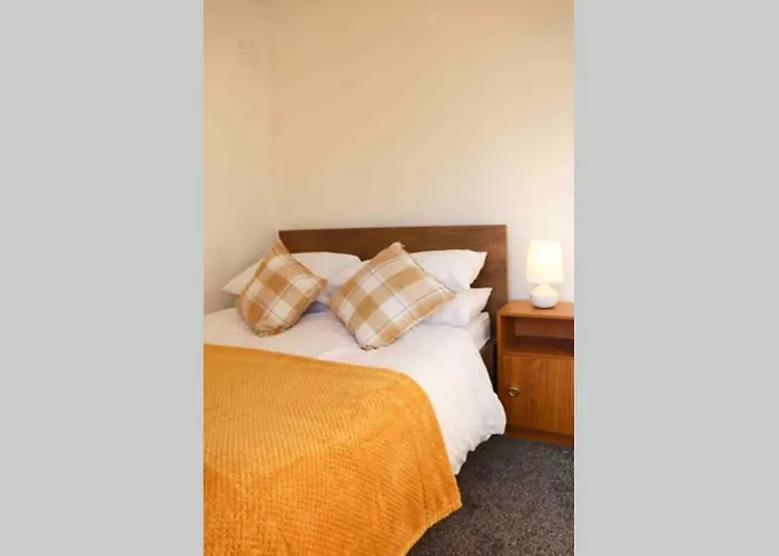 Cheerful 2 Bedroom Residential - Free Parking * Leeds (West Yorkshire)