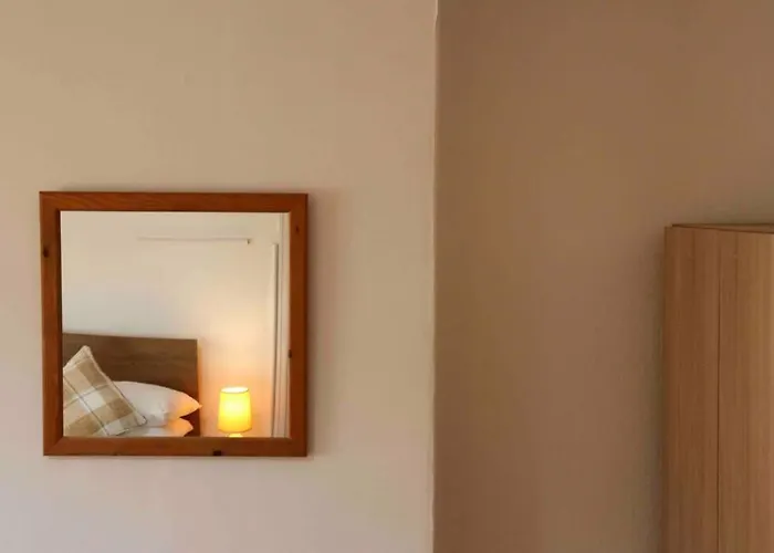 Cheerful 2 Bedroom Residential - Free Parking Holiday home