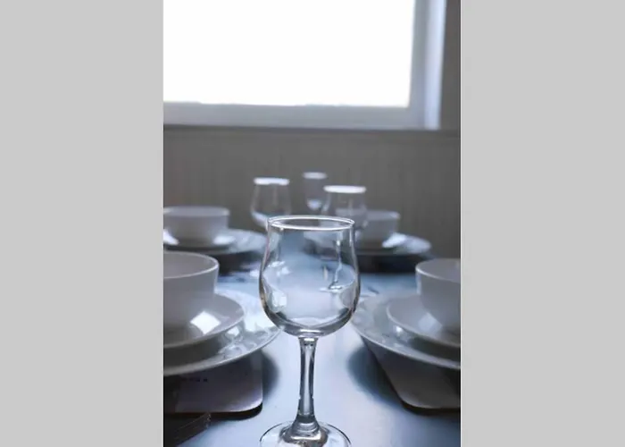 Cheerful 2 Bedroom Residential - Free Parking