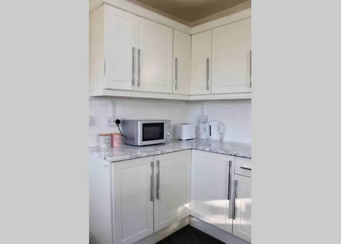 Cheerful 2 Bedroom Residential - Free Parking Hébergement de vacances *