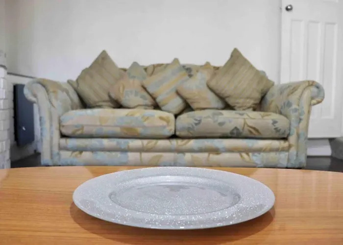 Cheerful 2 Bedroom Residential - Free Parking