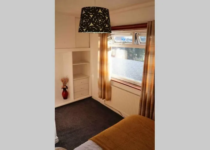 Cheerful 2 Bedroom Residential - Free Parking Hébergement de vacances