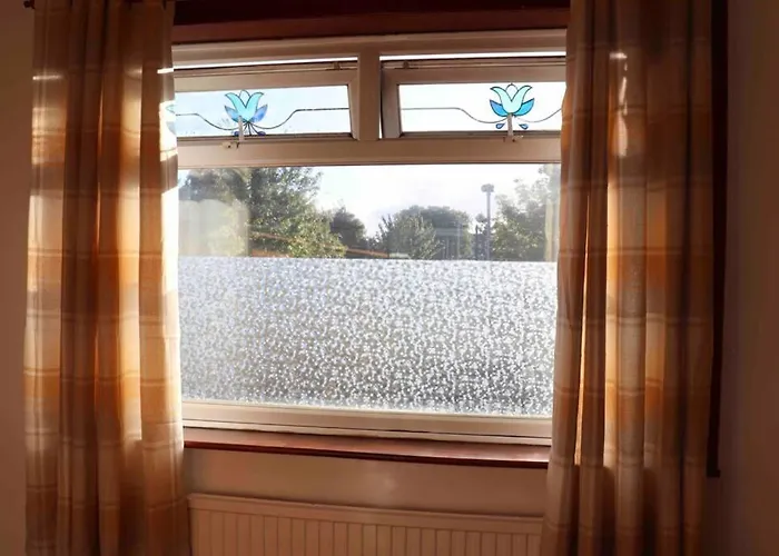 Cheerful 2 Bedroom Residential - Free Parking Holiday home *