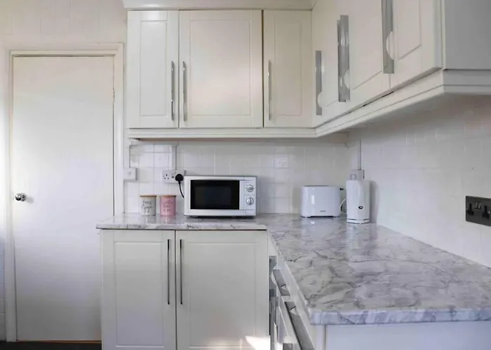 Cheerful 2 Bedroom Residential - Free Parking Hébergement de vacances *