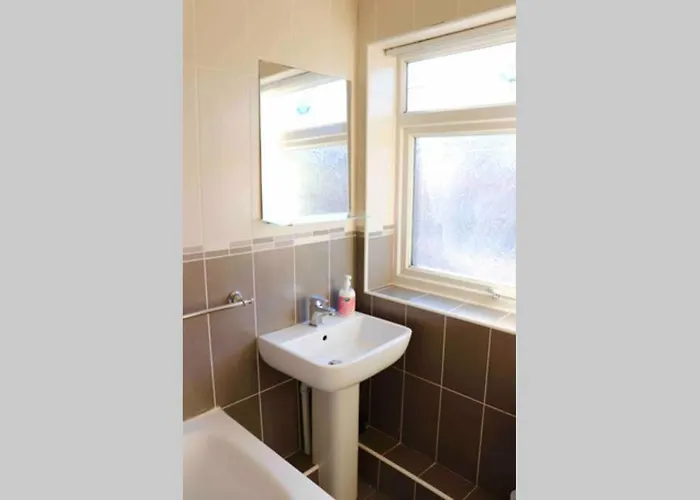 Cheerful 2 Bedroom Residential - Free Parking Holiday home Leeds (West Yorkshire)