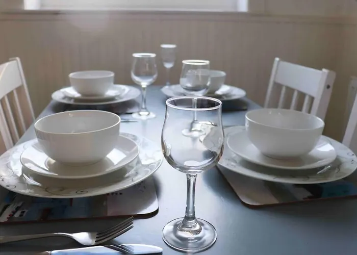 Cheerful 2 Bedroom Residential - Free Parking * Leeds (West Yorkshire)