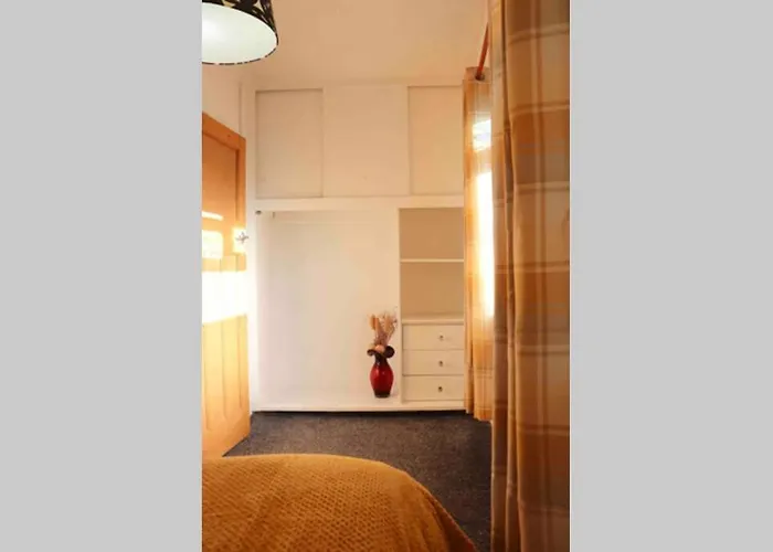 Holiday home Cheerful 2 Bedroom Residential - Free Parking Leeds (West Yorkshire)