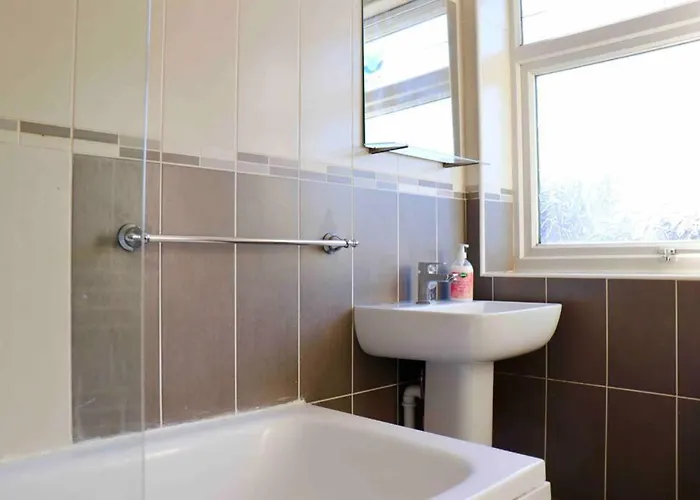 Holiday home Cheerful 2 Bedroom Residential - Free Parking Leeds (West Yorkshire)