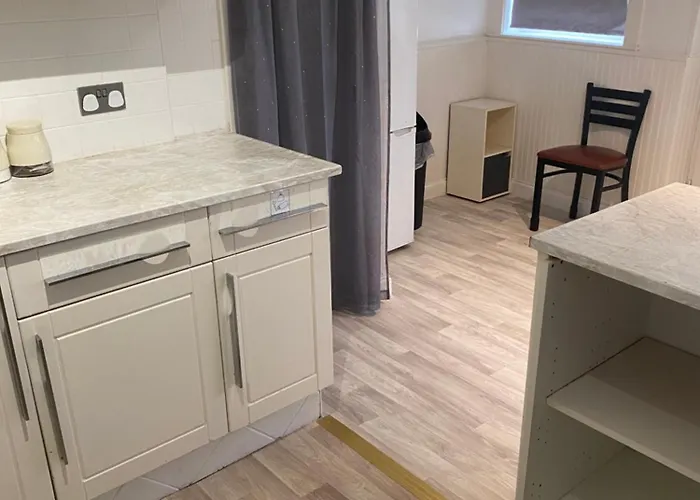 Cheerful 2 Bedroom Residential - Free Parking Holiday home