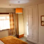 Cheerful 2 Bedroom Residential - Free Parking Leeds (West Yorkshire)