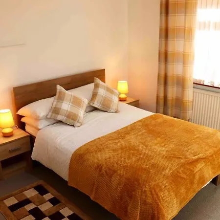Cheerful 2 Bedroom Residential - Free Parking Holiday home