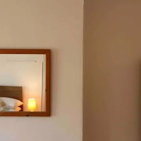 Cheerful 2 Bedroom Residential - Free Parking בית נופש