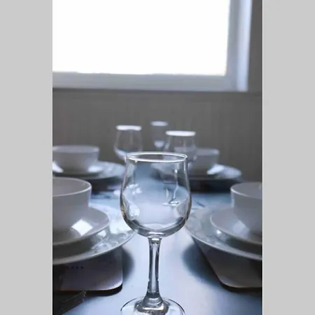 Cheerful 2 Bedroom Residential - Free Parking