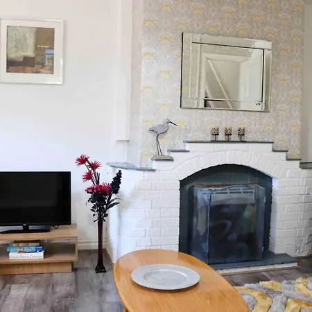 Cheerful 2 Bedroom Residential - Free Parking * לידס