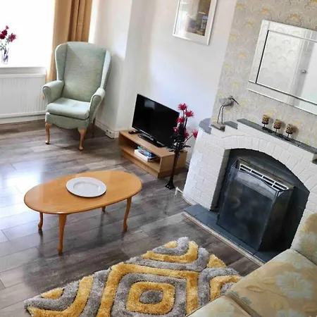 Holiday home Cheerful 2 Bedroom Residential - Free Parking *