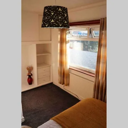 Cheerful 2 Bedroom Residential - Free Parking Feriehus