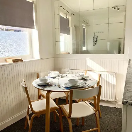 Holiday home Cheerful 2 Bedroom Residential - Free Parking
