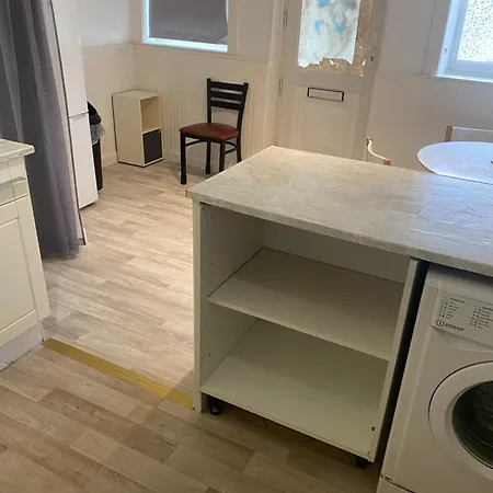 בית נופש Cheerful 2 Bedroom Residential - Free Parking לידס