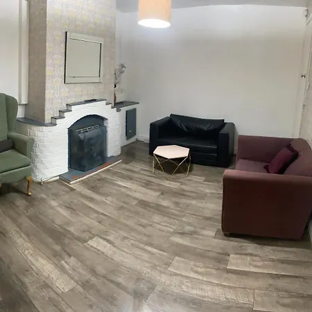 Cheerful 2 Bedroom Residential - Free Parking לידס